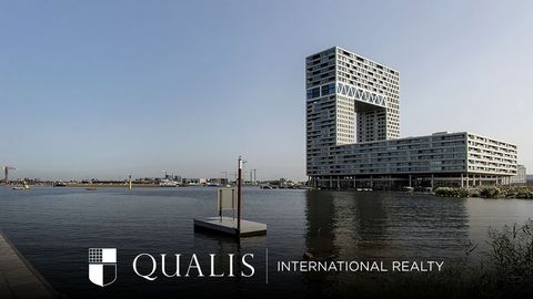 *English text below* LUXURY HEIGHTS Wonen in het meest iconische gebouw van Amsterdam, de Pontsteiger. Adembenemend uitzicht, privacy, veiligheid en luxe. In 2019 is de woning onder architectuur van Piet Boon ontworpen en geheel verbouwd en voorzien ...