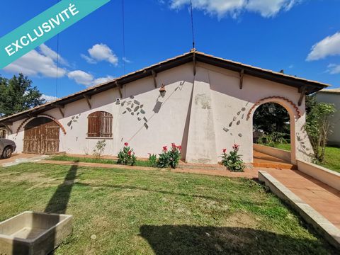 A 3 minutes de Saint André, située dans la charmante commune de Saint-Gervais (33240), cette propriété bénéficie d'un cadre paisible et convivial. Proche des commerces locaux et des écoles et à proximité de Bordeaux pour un accès facilité aux nombreu...