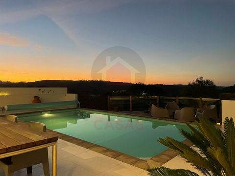 We present this stunning single-story contemporary-style villa, ideal for those seeking comfort, functionality, and sophistication. Built in 2019, it is situated in the village of Casal do Frade in a tranquil setting, boasting excellent proximity to ...