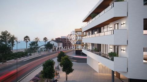 Neues Gebäude direkt am Meer und mit leerem Blick, mit einer außergewöhnlichen Lage neben einem großen unterirdischen Zugang zum Strand. Außergewöhnliche Wohnanlage mit 12 Etagen, 18 Parkplätzen und 12 Abstellräumen. Sofortiger Beginn der Arbeiten. F...