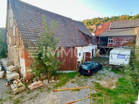 Se vende una propiedad excepcional en una zona rural tranquila, a solo 16 km de Würzburg. Esta antigua propiedad agrícola ofrece una amplia gama de posibilidades de uso y diseño con su generosa superficie de parcela de 941 m². Incluye una vivienda de...