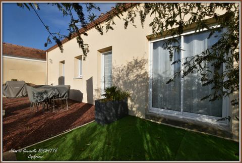 Nichée dans un quartier résidentiel paisible de la Flèche, cette maison moderne construite en 2008 offre confort et fonctionnalité pour toute la famille. Profitez dun vaste séjour-salon baigné de lumière naturelle grâce à ses grandes ouvertures. Cett...