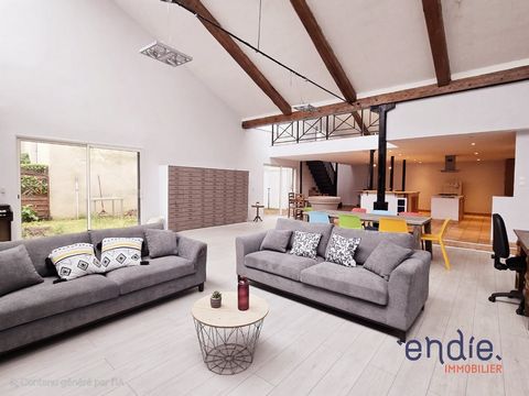 LOFT-APPARTEMENT-ENDIE IMMOBILIER-ROANNE-LOIRE Frédéric CANCRE et Michel MORGADO vous présentent ce magnifique loft de 250 m2, idéalement situé à Roanne, offrant un cadre de vie alliant confort, espace et praticité. À seulement 3 minutes du centre co...