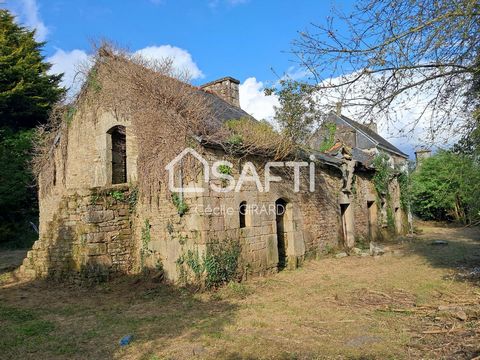 Located in Quistinic (56310), 15 minutes from Baud and 30 minutes from Lorient, this stone longère dating from the 1800s, with approximately 150 square meters of living space, is set on a plot of around 1000 square meters. It benefits from the peacef...