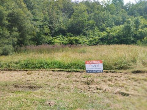 Terrain de 897 m2, viabilisé, avec le tout à l'égout, dans le très beau lotissement 