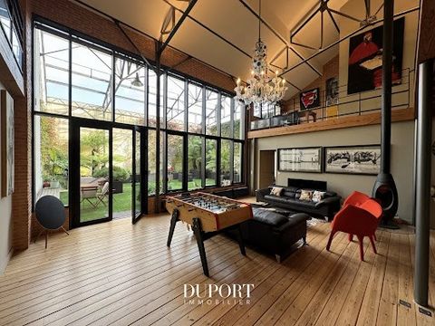 La Maison Duport presents for sale an exceptional loft located in the La Bastide district. This rare property embodies the perfect blend of contemporary luxury and absolute comfort. With its four large suites, each equipped with private bathrooms, it...