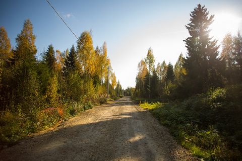 Участки от 9 до 20 соток в окружении хвойного леса + Собственник. Прямая продажа. + Выгодная стоимость на земельный участок. + 23 км от СПБ + Общественный транспорт в пешей доступности + Экология для вашего здоровья. Инфраструктура и коммуникации: + ...