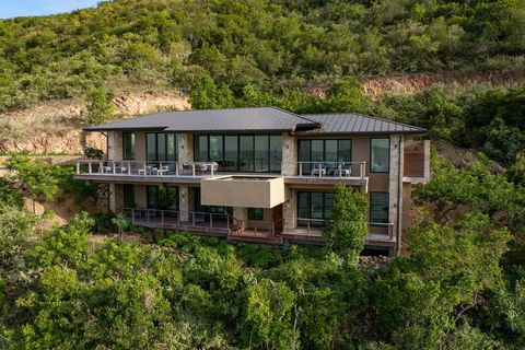 Die derzeit im Bau befindliche Deep Bay Villa 1 ist ein modernes, inselschickes Ferienhaus mit 180-Grad-Blick auf das Karibische Meer und die benachbarten Inseln. Vom Boden bis zur Decke reichende Glastüren öffnen sich auf eine weitläufige Terrasse u...