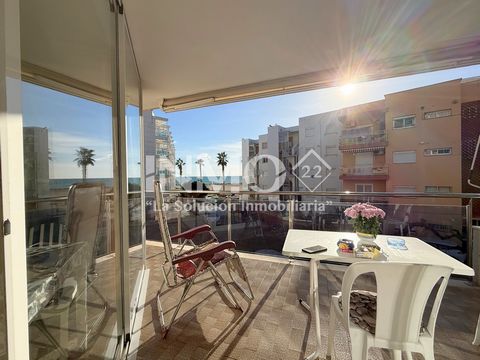 Magnifique appartement situé dans le quartier exclusif de La Horta, Cambrils, à environ 100 mètres de la plage. Cette propriété, située au premier étage avec ascenseur, se distingue par son excellent agencement et sa luminosité. Dès l’entrée, un coul...