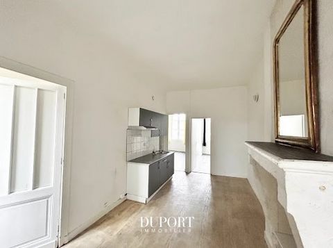 Are you looking for a simple and comfortable home in the heart of Bordeaux - Saint-Michel? Look no further! This 49m² apartment is the perfect place to experience urban living with ease. Location within the lively Bordeaux - Saint-Michel neighborhood...