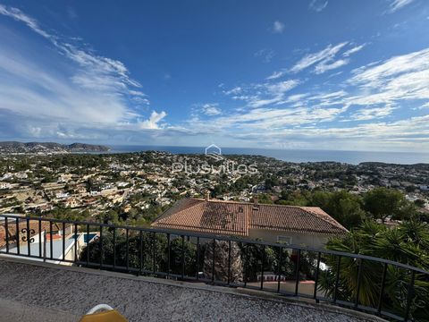 Villa zum Verkauf in Urb Montemar in Benissa, mit unschlagbarem Panoramablick, von Cumbre del Sol bis Morro de Toix in Calpe, Sonne den ganzen Tag. Der Käufer hat mehrere Möglichkeiten: 1- Renovieren Sie das Haus und erweitern Sie es um ein oder zwei...