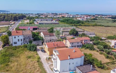 Location: Istarska županija, Novigrad, Novigrad. Istria, Cittanova Un attraente terreno edificabile con potenziale è in vendita a Cittanova. La superficie del terreno edificabile è di 1858 m2. Il terreno ha una bella forma regolare e tutte le infrast...