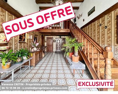 70130 FRETIGNEY AND VELLOREILLE (20 min from VESOUL, 35 min from BESANCON, 30 min from GRAY) In the center of a village in the Haut-Saônois ideally located between Besançon, Vesoul and Gray, stone house to refresh of 206 m² of living space with garag...