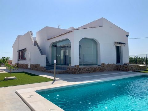 La Montaña - Renovated detached villas for sale, which are uniquely located near the Puerto Del Garruchal nature reserve in the urbanization “Residencial La Montaña”, close to the city and beach. Detached one floor villas on private land with 3 bedro...