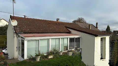 A SAULIEU, Découvrez cette agréable maison de 74 m², située à seulement quelques minutes du cœur de la ville. Idéale pour un jeune couple cherchant un cadre de vie agréable, elle vous propose : En rez-de-chaussée de plein pied - 2 chambres spacieuses...