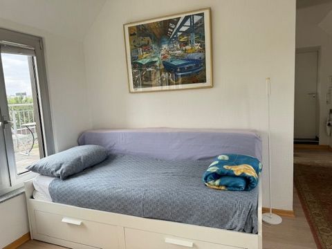 Our cozy penthouse studio offers a great view of Düsseldorf from a spacious terrace on the west to the windows on the east. The location is peaceful yet it takes you within three to five tram stops to the busy places of Düsseldorf (Old town, Königsal...