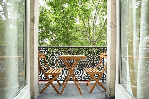 Appartement idéalement situé au coeur de Paris, moderne, élégant, entièrement équipé et climatisé (climatiseurs portatifs) A mi-chemin entre la rue Montorgueil, la place des Victoires, le quartier du Marais et le centre Beaubourg, vous êtes entourés ...