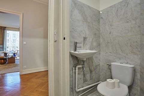 Découvrez notre Luxueux appartement face à l'Arc de Triomphe Bienvenue dans un appartement 1 chambre, 1 salle de bain situé dans le quartier résidentiel du 8ème arrondissement, face à l'Arc de Triomphe, à 1 minute à pied des Champs-Élysées. Niché au ...