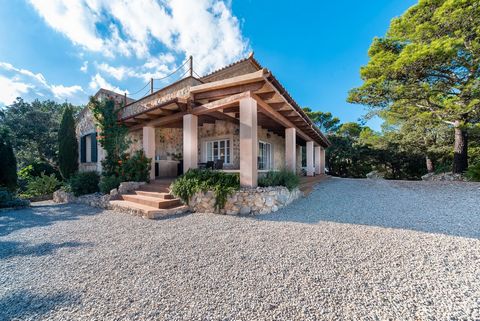 This charming house enjoys spectacular panoramic views of the island, Palma and the sea. Clad in stone, the property is located at the top of the mountain of Es Verger and also has a separate guest house and studio. The house in rustic style is locat...