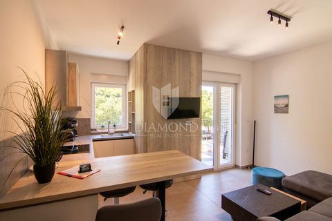 Location: Istarska županija, Kršan, Plomin Luka. Labin, surroundings, two-bedroom apartment in a new building, 1st row to the sea. We are selling a two-bedroom apartment on the first floor of a new building on the eastern coast of Istria, the apartme...