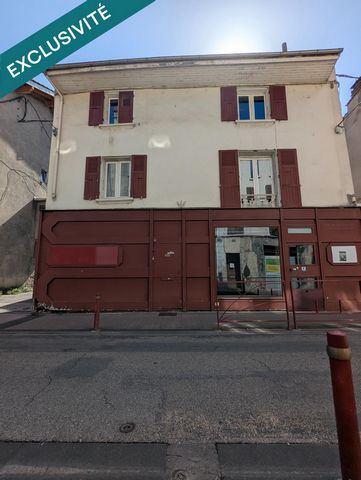 Maison de ville - 1 T2 - 1 T3 duplex - 1 local commercial