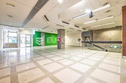Miramarska Street, two-story street commercial space on the ground floor of a residential and commercial building. The upper floor (132.78 m2) consists of a spacious open space sales area, while the lower floor (292.78 m2) consists of a spacious open...