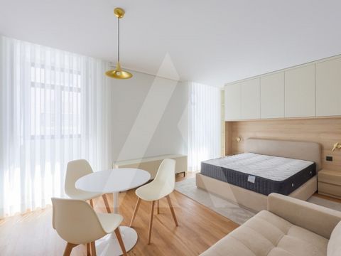 Semi-new 0 bedroom flat, located in the historic area of the city of Aveiro! Located in the mythical Palacete, but with all the modernity and comfort of today. Fully furnished and equipped flat consisting of: - Large living room with lots of natural ...