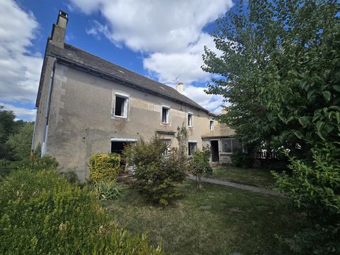 Maison avec garages et dépendances - Auriac Lagast