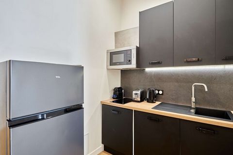Welcome to our fully renovated ground-floor apartment, just 50 meters from the famous Moulin Rouge, the lively Montmartre district, and Rue des Martyrs. Ideally located in the 9th arrondissement, the apartment is a 15-minute walk from Sacré-Cœur, the...