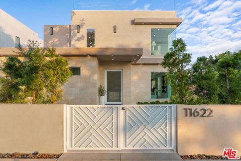 Experience the epitome of modern luxury living in this newly constructed smart home in the heart of Mar Vista. This stunning 4-bedroom, 4.5-bath residence boasts all en-suite bathrooms, plus an additional 1,500 sq ft of outdoor living space including...