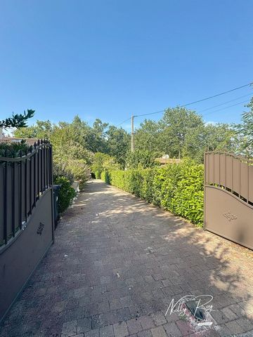 Belle Maison familiale avec piscine, dépendances et beau jardin