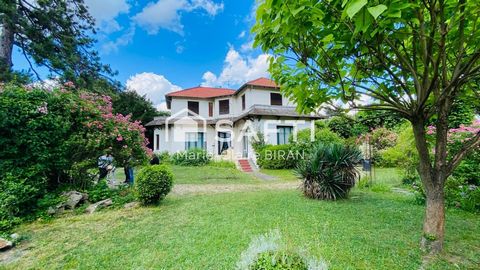 A VENDRE PROPRIÉTÉ À RENOVER À LA VARENNE