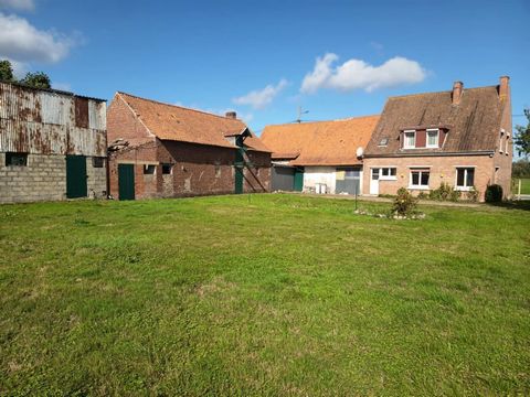 Maison? Grange? Dépendances? Ecurie? Poulailler? Jardin? Cour Dans un secteur calme?