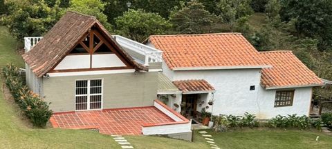 Spectacular finca with a plot of 3,000 m2 and more than 500 m2 built, the main house is 280 m2, which has a main alcove with bathroom and dressing room, â 2 auxiliary alcoves and maid's room with bathroom, â 1 TV room that can be used as another alco...