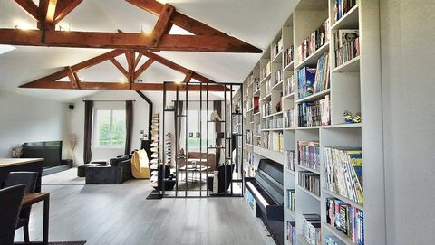Maison/appartement de ville unique avec esprit loft et garage -Proximité des commerces et plages de Biarritz.