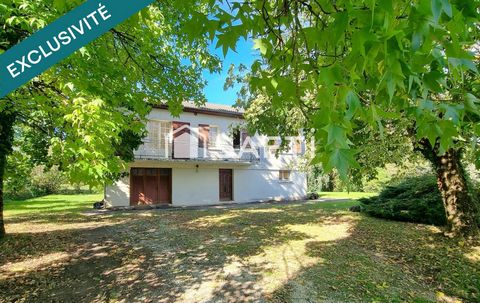Beaux volumes et très grand terrain en sortie de ville