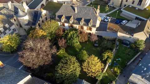 Belle demeure de charme de 270 m2 au cœur de Montbazens