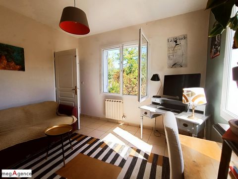 MAISON AU CACHET FOU A FLANC DE ROCHE A TABANAC