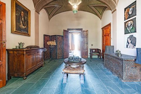Villa in vendita a Lustignano Pomarance (PI) Edificata nella seconda metà dell800, questa splendida villa storica si erge tra le colline toscane, precisamente sulla Val Cornia e le colline del grosseto. La vista che offre sul golfo di Piombino e le i...