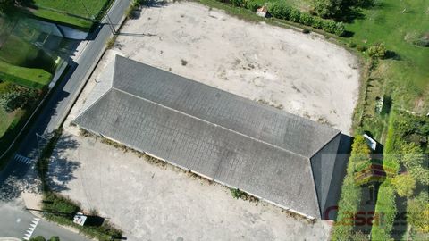 Bâtiment de 1200 m2 commercial ou artisanat sur une parcelle de 5200m2 avec CU