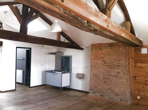 BAZAS - REF 4738 - SIR - Contacter Dominique au ... LES AGENCES EURO IMMOBILIER DE BAZAS ET DE SORE VOUS PRÉSENTENT: Dans le centre de Bazas historique , immeuble de rapport de 2 appartements T2 de 50 et 55m2. et une pièce de 40 m2 . Tout à l'égout, ...