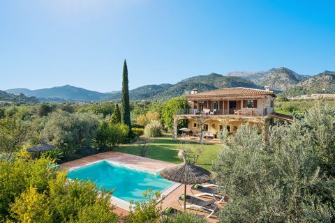 This amazing villa, surrounded by a spectacular mountain landscape and with a private pool, offers accommodation to 8 guests in Caimari. This Finca becomes a dream-like place for those who love nature and peace since the country and mountain landscap...