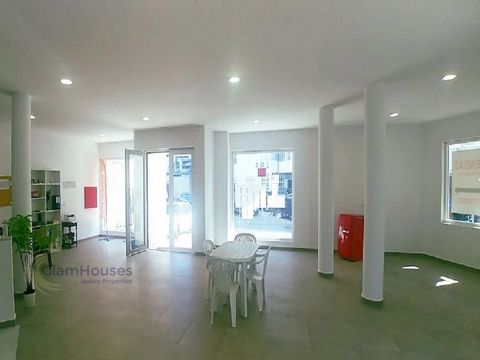 Store inserted in the Vale Building, a development located in Queijas, just 15 minutes from the center of Lisbon, with a floor area of 97.60 m2 +109.30 m2, distributed over two floors, with direct access through the street, and consists of two bathro...