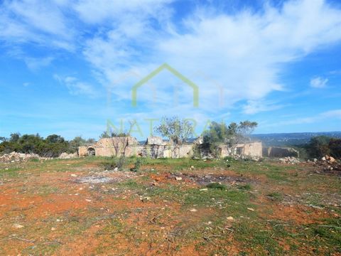 Uncover the Possibilities: Land with Ruin, Panoramic Views, and Over 2.5 Hectares of Tranquility. Explore this unique opportunity in Goldra de Baixo, Santa Bárbara de Nexe, in the Algarve. This mixed terrain of 26,292.78m2 features a ruin with tremen...