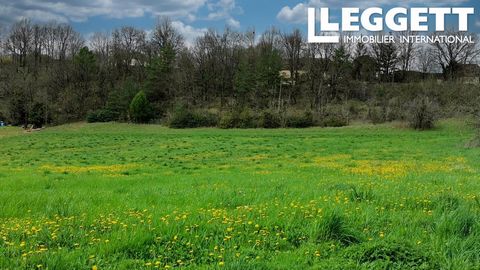 A19715LBC24 - Interesting location for this plot of land with cu in a small Perigord Noir Village Information about risks to which this property is exposed is available on the Géorisques website : https:// ...
