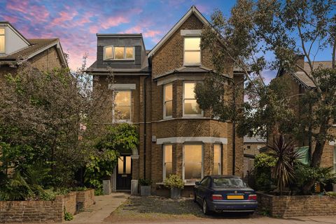 An incredible three bedroom detached residence in the heart of Kew Village. The property has been meticulously re-modelled and enhanced to create a perfect blend of period features and modern finishes. The ground floor comprises a spacious front rece...