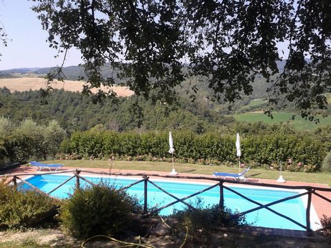 San Venanzo - We are pleased to offer for sale a beautiful villa with swimming pool and olive grove on the outskirts of San Venanzo. The House, built of stone and brick, has been renovated whilst retaining classical architectural aspects and the orig...