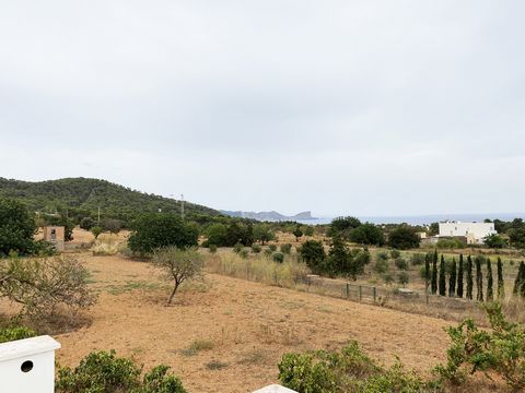 It is an authentic Ibizan rustic finca. Its construction is prior to 1950, which can be seen in the ceilings, that still preserve the famous juniper beams that characterize the Ibizan architecture. There are two buildings: the original country house,...