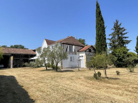 Summary This very beautiful building from the 18th century or older has been renovated with respect. About 150m² of living space on two levels offers good living comfort. It is located in the middle of its own land; all around, organic farming has be...