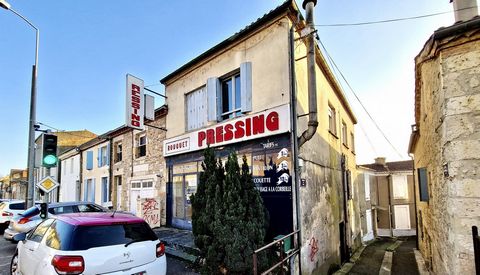 Real estate complex consisting of a professional room, a souplex and a type 3 apartment. Provide renovation and beautification work. Good location! Ideal investor, liberal profession, trader. The agency Au Centre de l'Immobilier remains at your dispo...